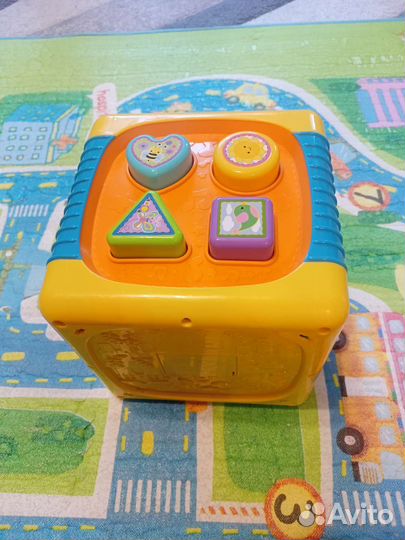 Развивающий куб-бизиборд для детей от 8 месяцев