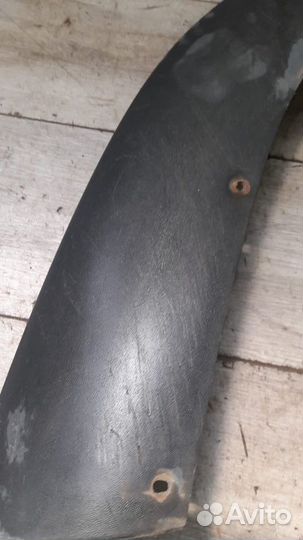 Губа переднего бампера Volkswagen Passat B6 С 2005