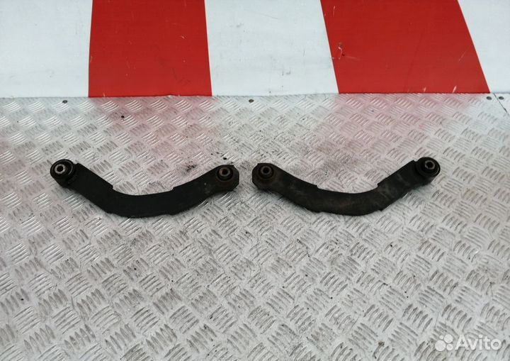 Задний поперечный рычаг Mitsubishi Outlander