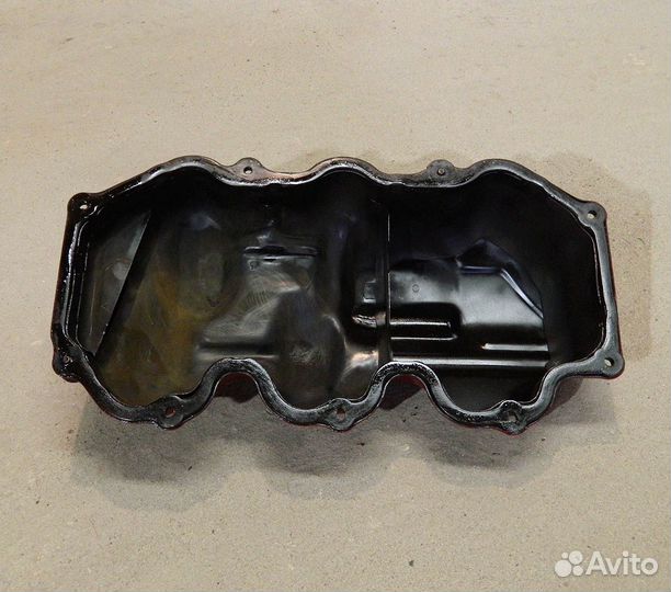 Крышка клапанная левая Nissan Maxima J30 VG30