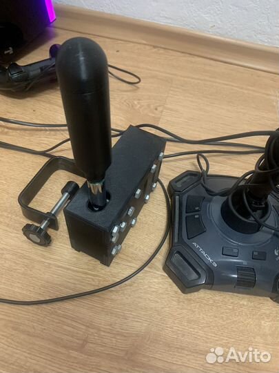 Игровой руль с педалями thrustmaster t150