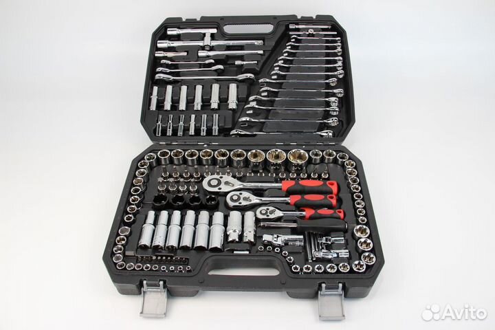 Набор ключей и трещеток автолюбителя 151 предмет