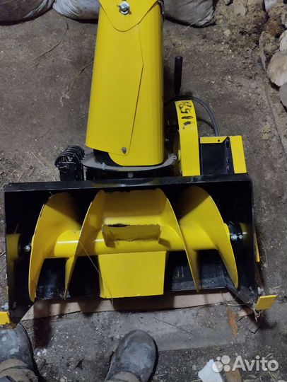 Снегоуборочная приставка к мотоблоку