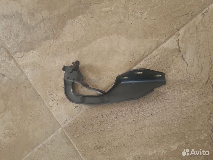 Петля капота правая рено дастер 2