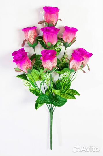 Искусственные цветы на кладбище