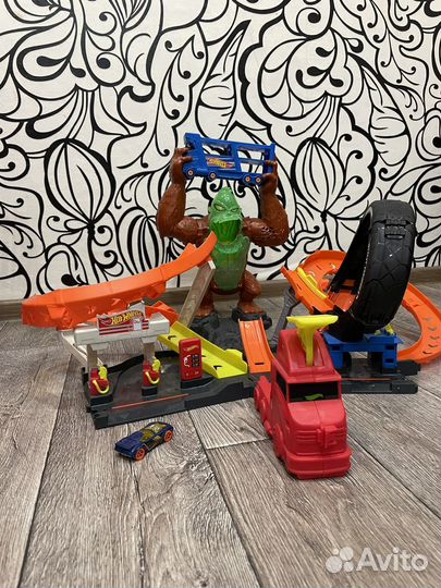 Игровой набор Hot wheels Атака бешеной гориллы