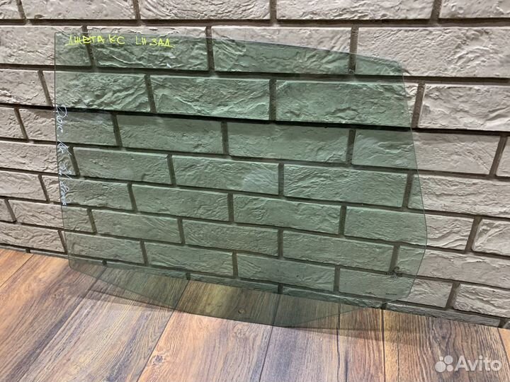 Volkswagen Jetta 5 Стекло двери задней левой