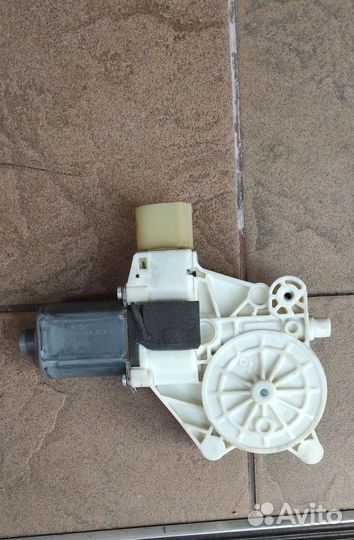 Моторчик стеклоподъемника Ford Mondeo 4