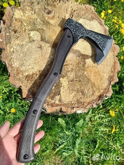 Крутой кованый топор 