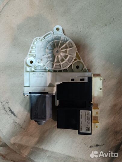 Моторчик стеклоподъемника передний левый Citroen