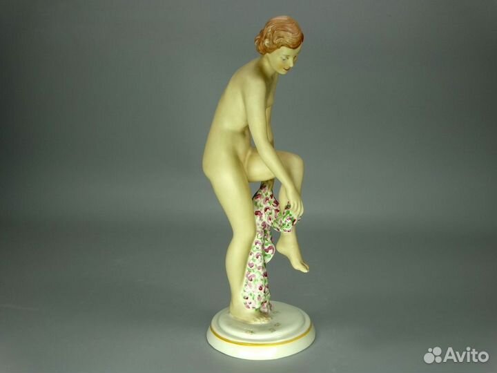 Фарфоровая статуэтка royal DUX