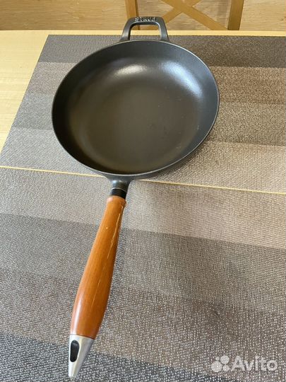 Сковорода 24 см Staub