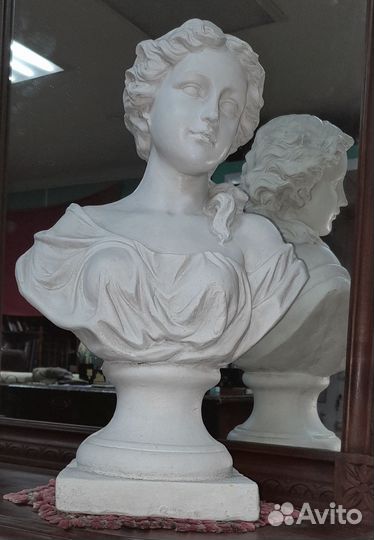 Гипсовый бюст богини Флоры