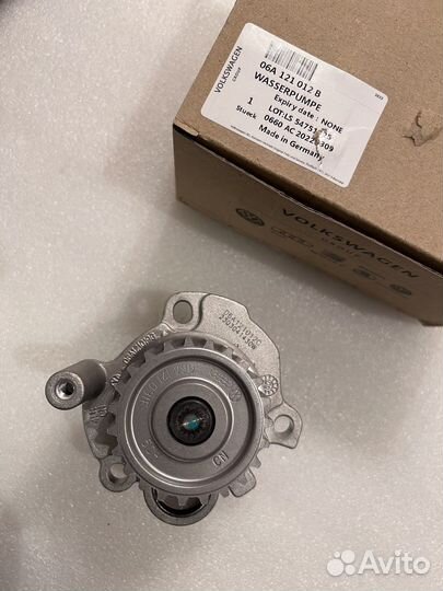 Помпа, водяной насос Audi, VW 1.8L 2.0L