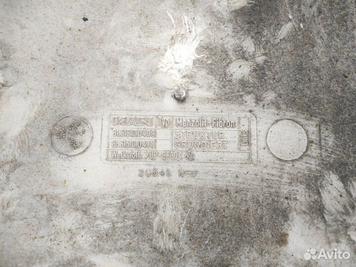 Накладка крыла верхняя левая Man Tgx