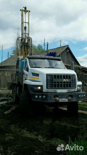 Бурение скважин и установка насоса