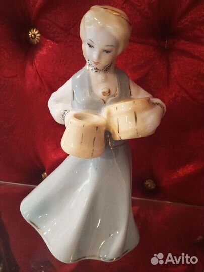 Статуэтка СССР Девушка с кружками Фарфор Рига