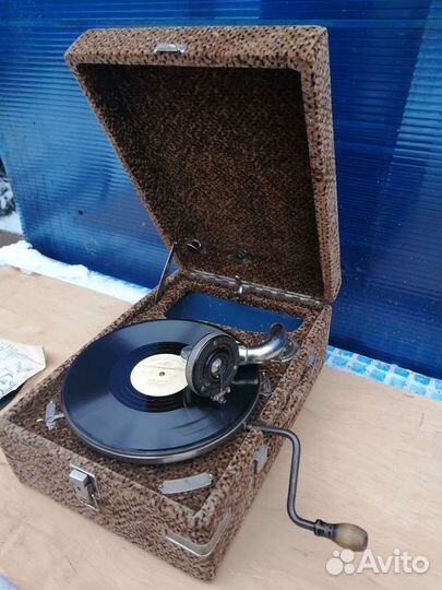 Патефон 1935 года