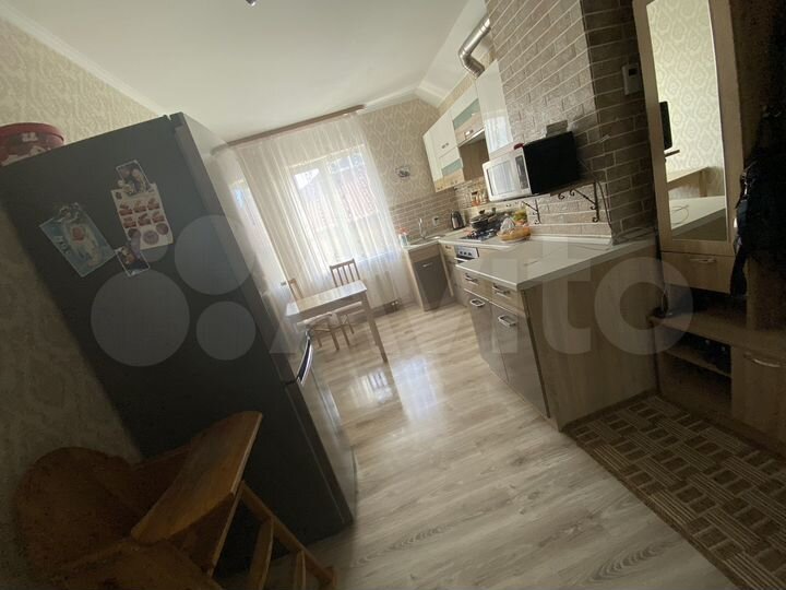2-к. квартира, 54 м², 3/3 эт.