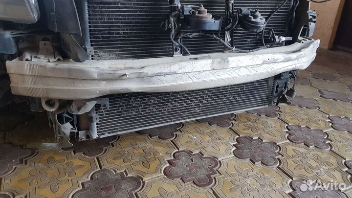 Усилитель переднего бампера на Audi A8