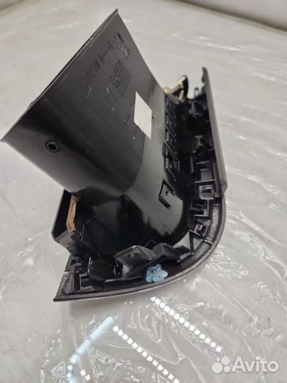 Дефлектор воздушный передний правый Peugeot 207 1