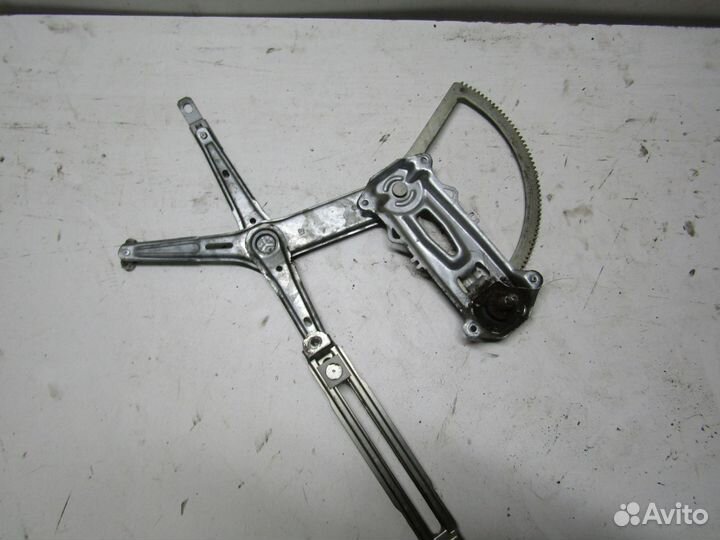 Стеклоподъемник механический передней двери Лев