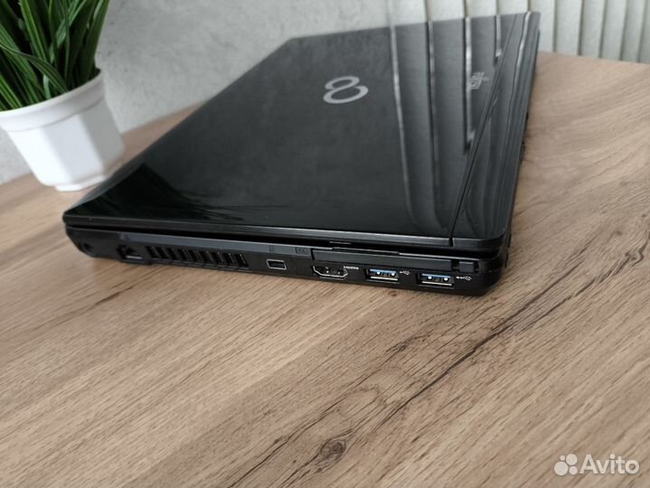 Ноутбук Fujitsu Intel Core i7-2617M/8Gb озу/240SSD