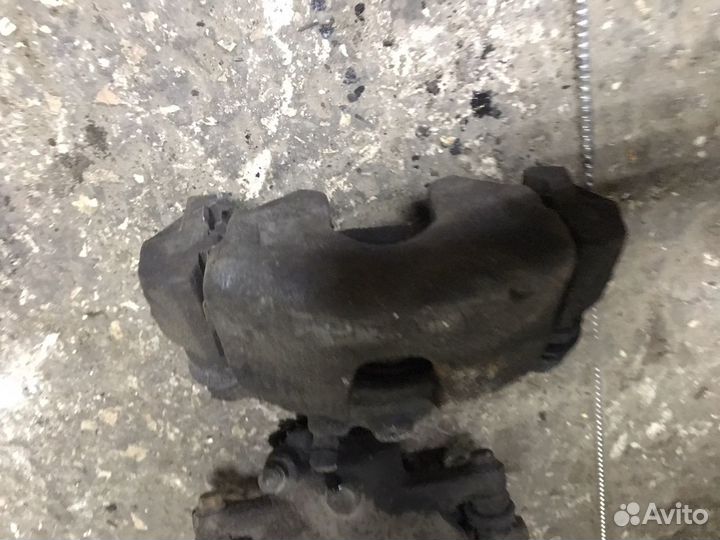 Передний суппорт Volkswagen Polo