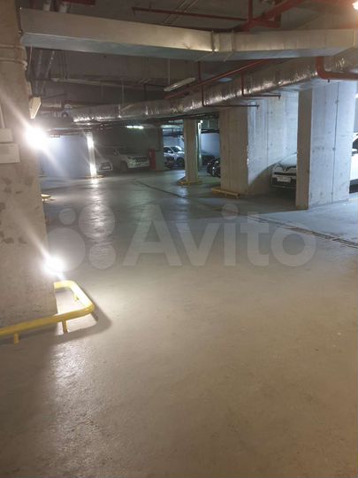 Машиноместо, 18 м²