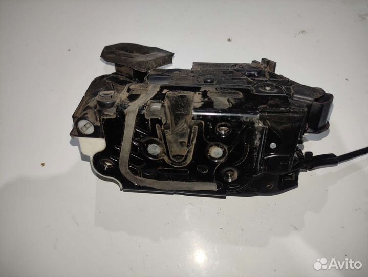 Замок задний левый Skoda rapid Polo 5