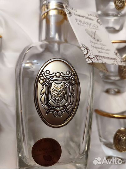 Подарочный набор для водки: штоф и стопки