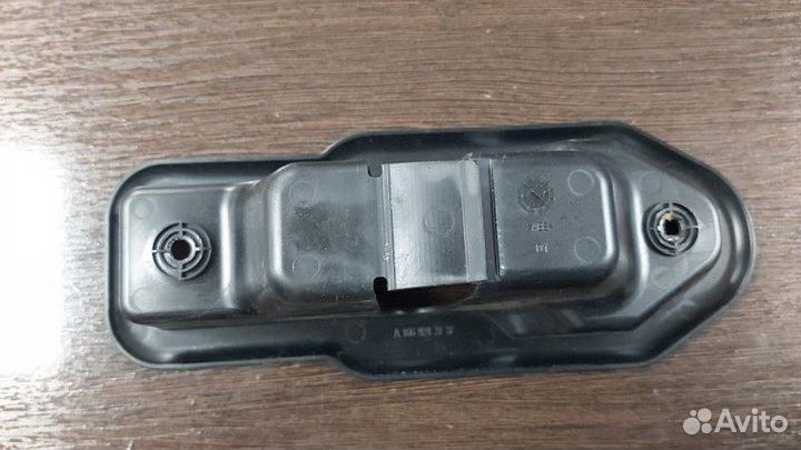 Крышка петли сиденья Mercedes Gl 500 4Matic 166