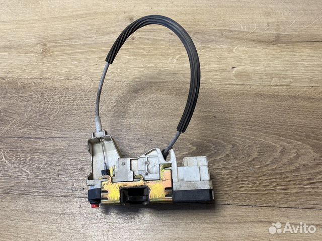 Задний правый замок двери peugeot 307