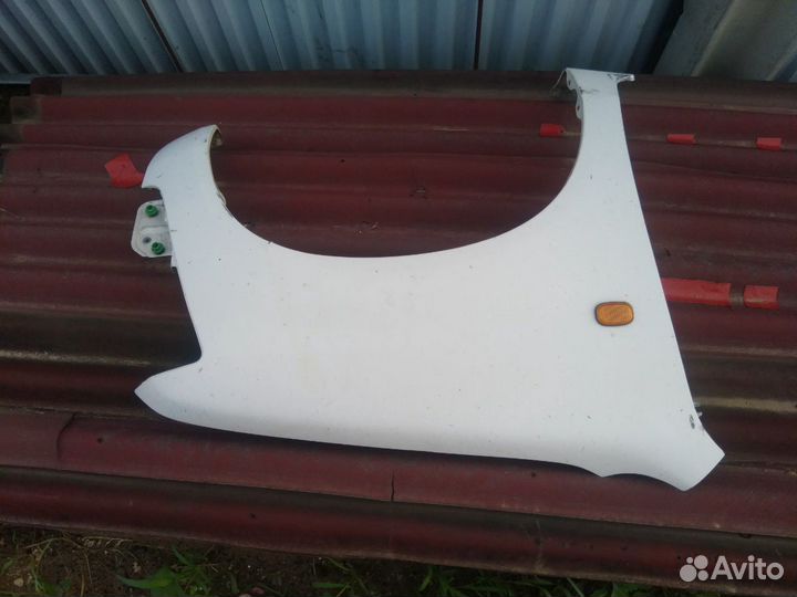 Крыло переднее, правое