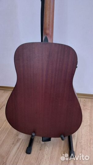 Продам электроакустическую шестиструнную гитару