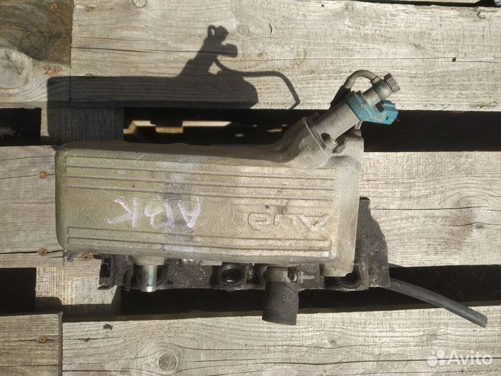 Коллектор впускной Volkswagen Passat B3 1.8