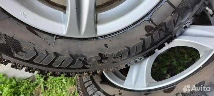 Bridgestone Ice Cruiser 7000 205/70 R15