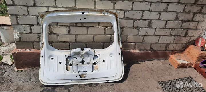 Дверь багажника на duster