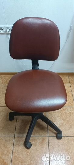 Офисное кресло