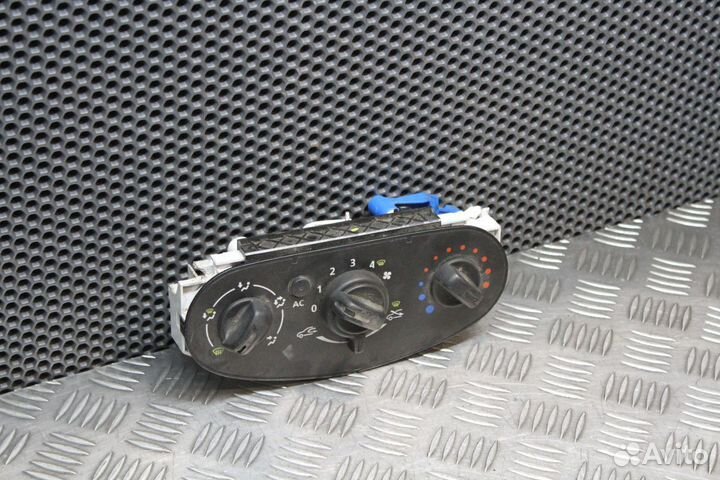 Блок управления климатической установкой Renault D