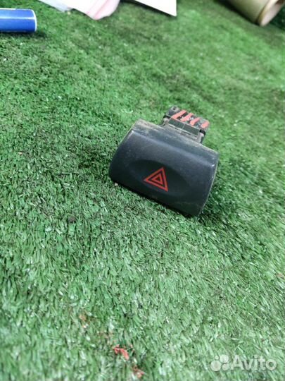 Кнопка аварийной сигнализации LADA Kalina