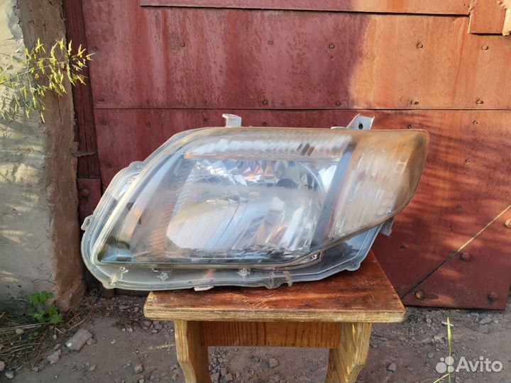 Фары Toyota corolla
