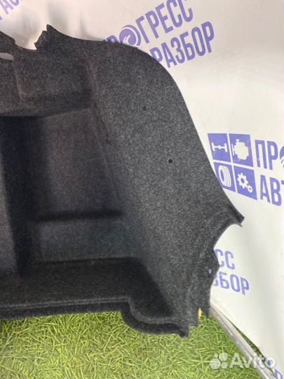 Обшивка багажника задняя правая Volkswagen Jetta