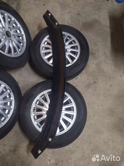 Дифлектор (спойлер) капота Voxy