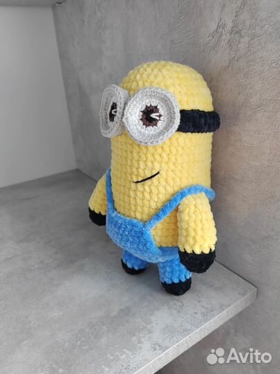 Вязаная игрушка миньон