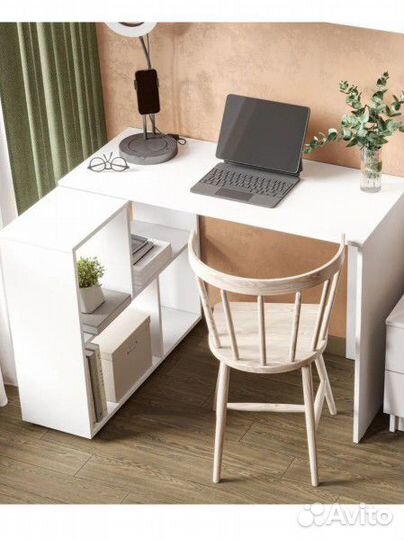 Компьютерный стол белый