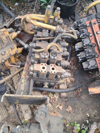 Гидрораспределитель на экскаватор ек-18.14.12