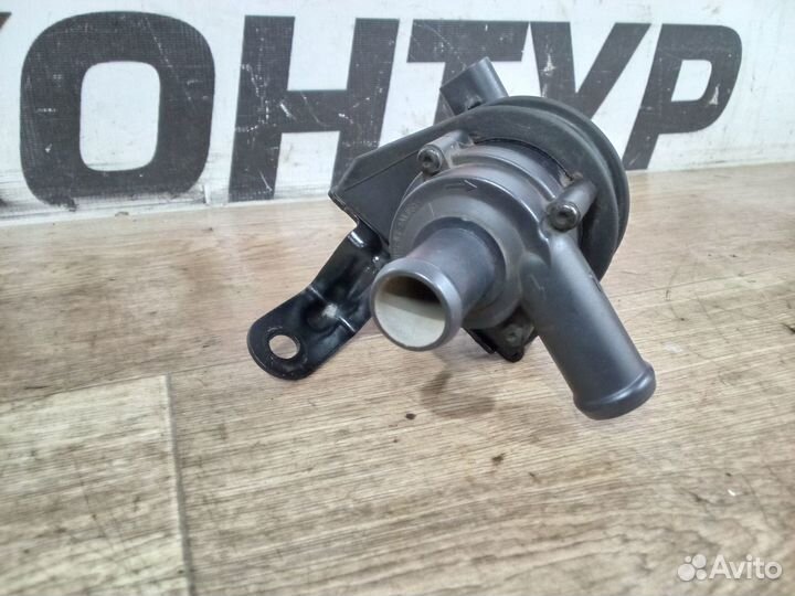 Насос водяной помпа Volkswagen Jetta 6