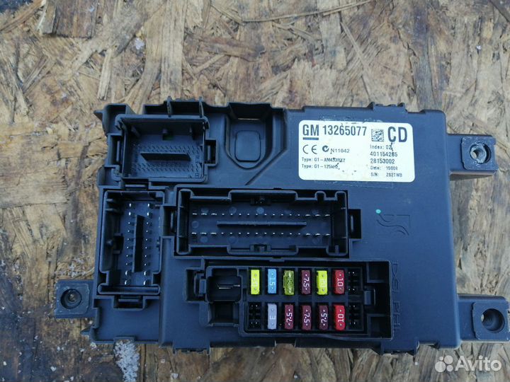 Блок предохранителей салона Opel Corsa D