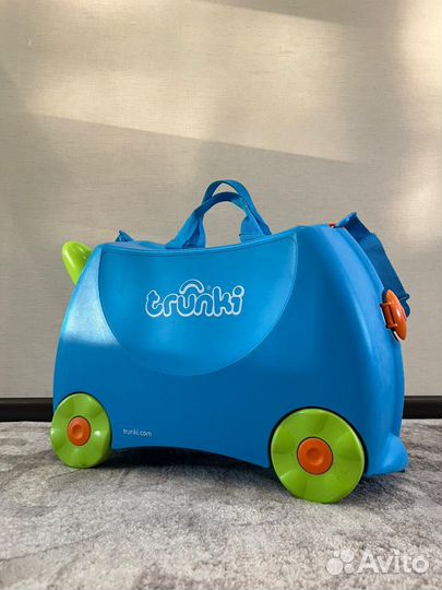 Детский чемодан каталка Trunki